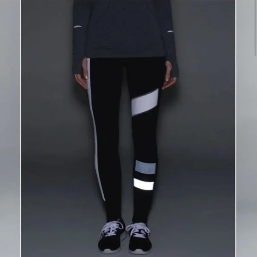 - Lululemon reflective running leggings, white stripes GUC size 6, 93 cm 3…